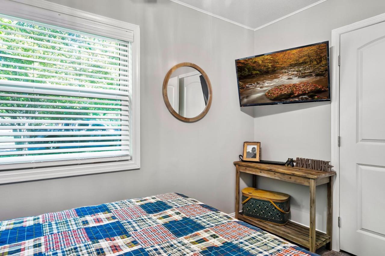 Modern Pigeon Forge Gem Near Dollywood, Gatlinburg & Smokies - 2 Mins To Pkwy & Strip, Hot Tub, Fire Pit, Cable, Hi-Speed Wifi 빌라 외부 사진