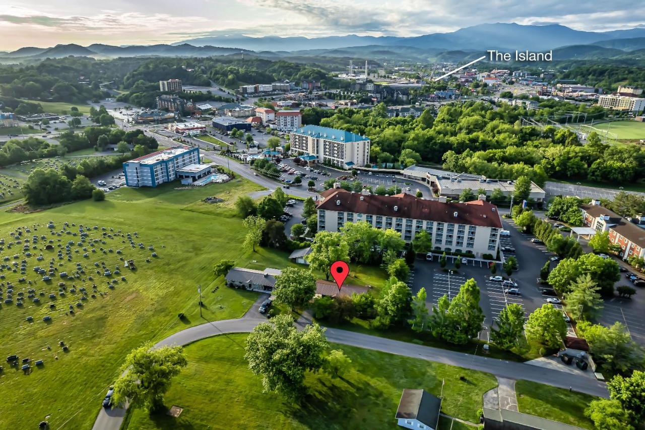 Modern Pigeon Forge Gem Near Dollywood, Gatlinburg & Smokies - 2 Mins To Pkwy & Strip, Hot Tub, Fire Pit, Cable, Hi-Speed Wifi 빌라 외부 사진
